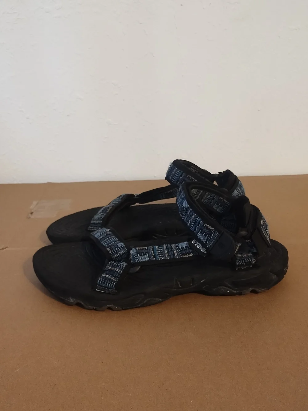 Teva Men's USA size 10/UK size 8.5 Black Blue terradactyl Outdoor Sport Sandals